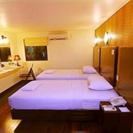 Mervit Hotel Паданг Екстер'єр фото