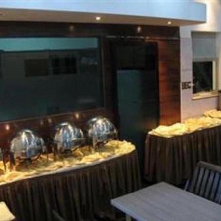 Mervit Hotel Паданг Екстер'єр фото