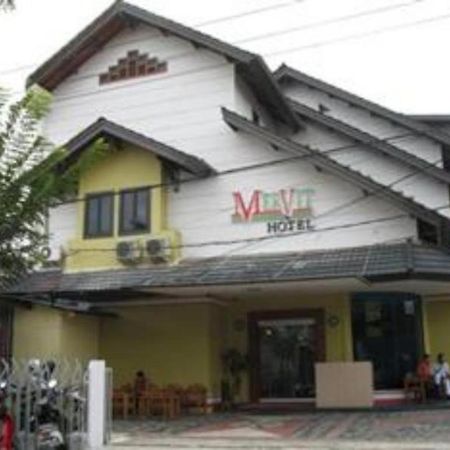 Mervit Hotel Паданг Екстер'єр фото