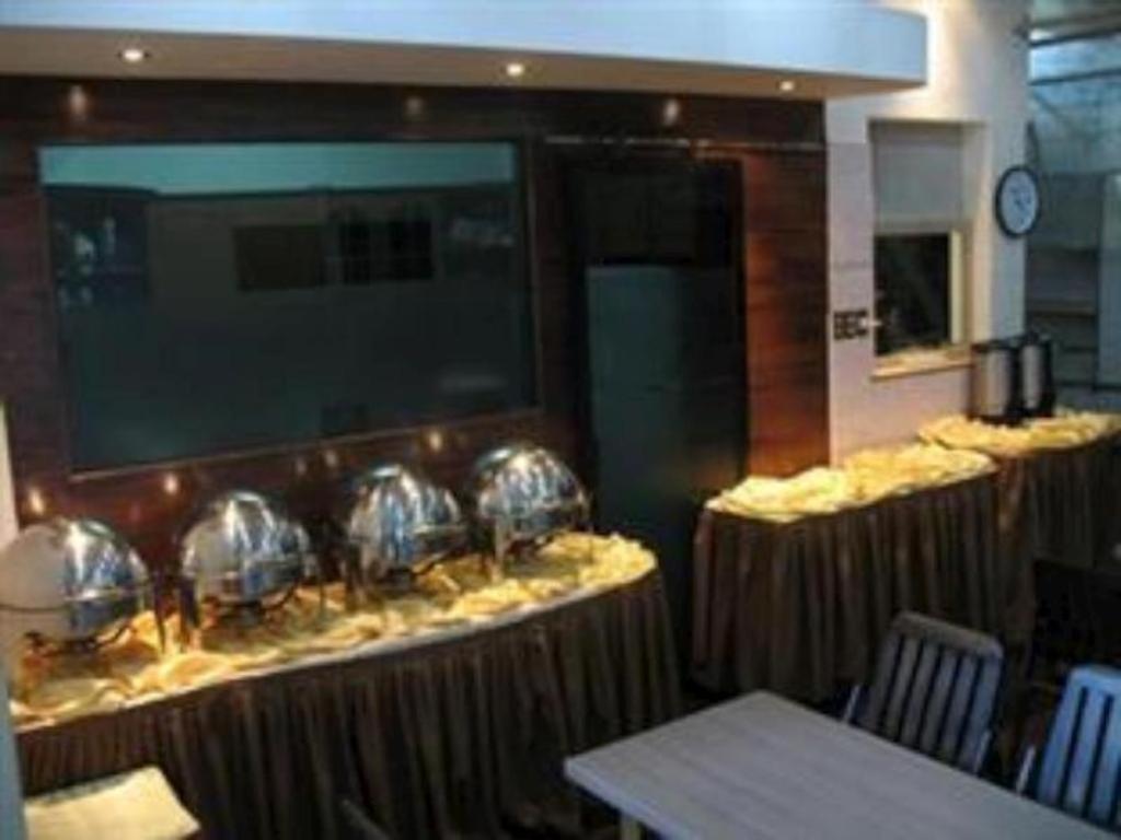 Mervit Hotel Паданг Екстер'єр фото